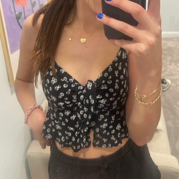 LA hearts black floral daisy crop top - Picture 2 of 2